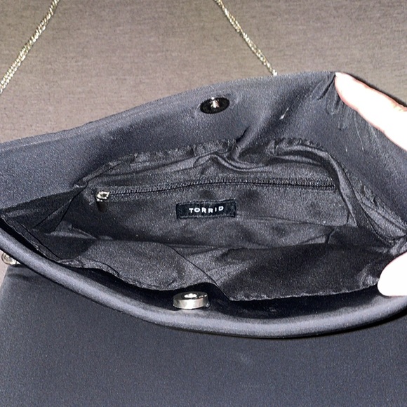 Torrid black and silver shoulder strap evening handbag with silver chain strap - Picture 3 of 9